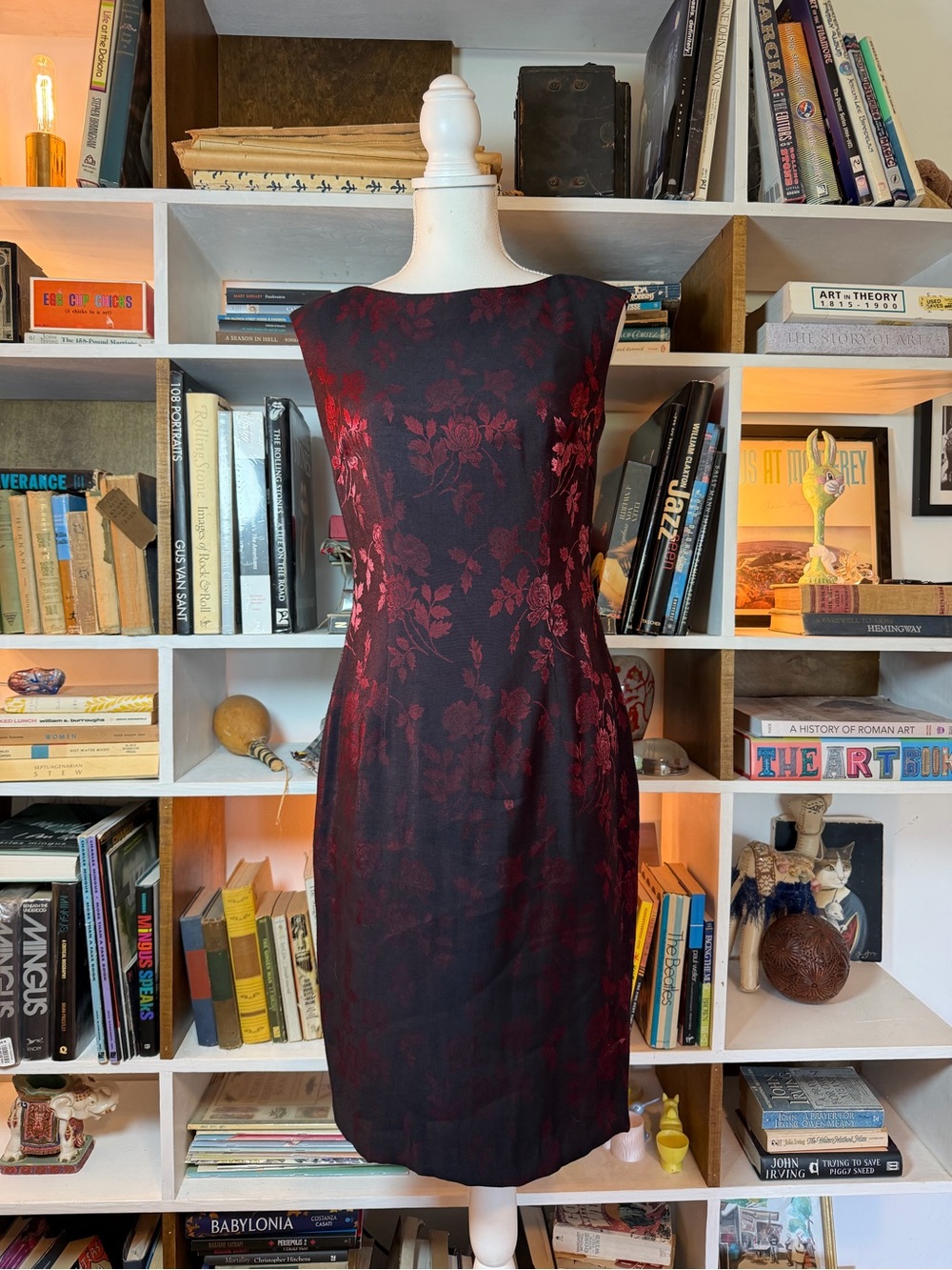 Classic Sleeveless Floral Sheath Dress in Burgundy and Black